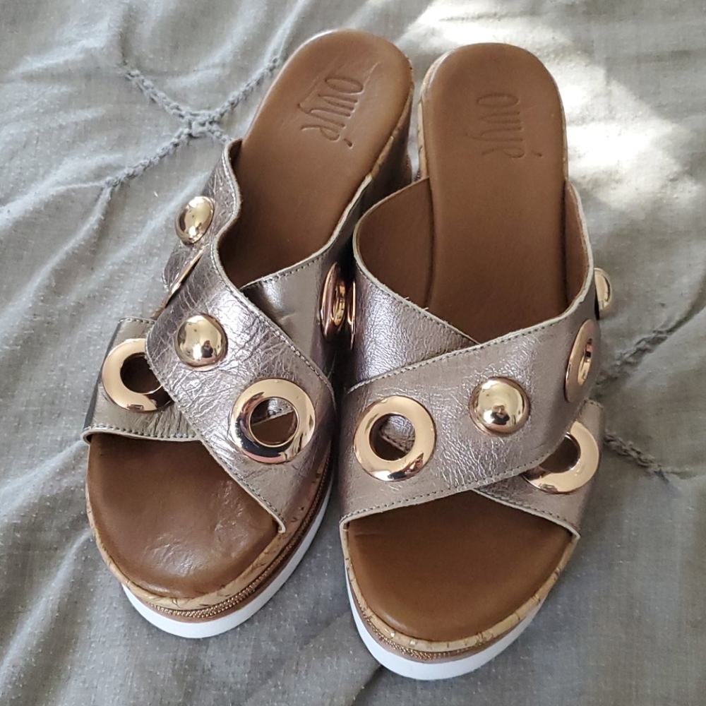 Wedge shoes